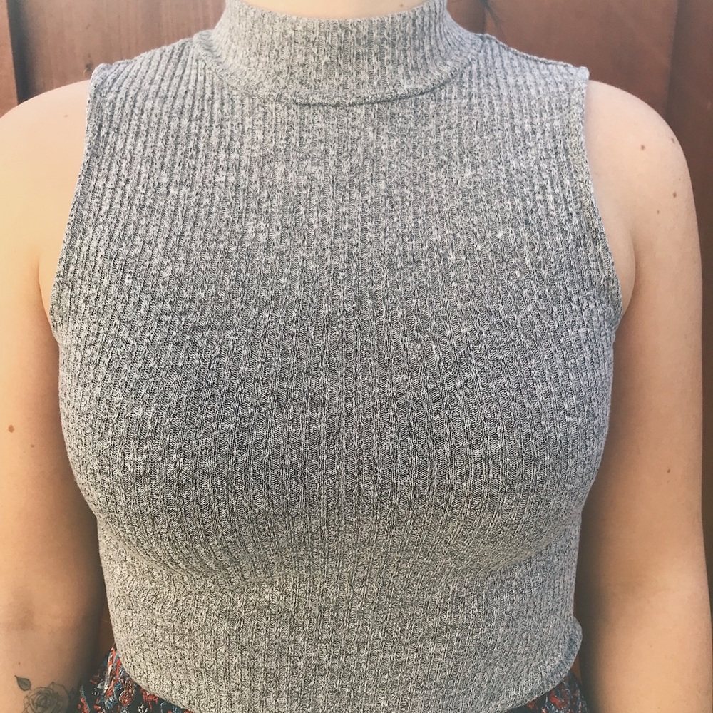 Gray, ribbed mock neck top .